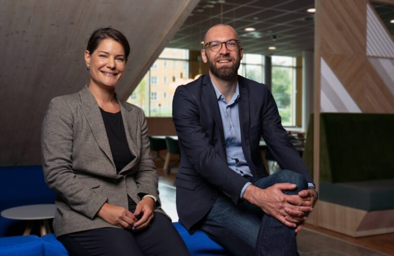 Elif Schmidt, CEO och Carl Frostgård, CPO på Oxceed.